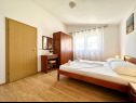Apartementen Mari - 150 m from sea: A1(2+1), A2(2+1), A3(2+1), A4(2+1) Okrug Gornji - Eiland Ciovo  - Appartement - A4(2+1): slaapkamer