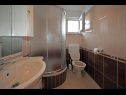 Apartementen Mihovilovic - 50 m from beach: A1(4), A2(6+1), A3(4+2), A4(2+1) Slatine - Eiland Ciovo  - Appartement - A4(2+1): badkamer met toilet