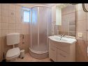 Apartementen Tomica - open pool: A1 veliki(4+2), A2 mali(2+1), A3 dvosobni(5+1), A5 donji(2+3), A4 dvoetažni(4+3) Novi Vinodolski - Riviera Crikvenica  - Appartement - A2 mali(2+1): badkamer met toilet