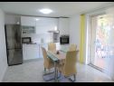 Apartementen Vis B1(4+2) - selce Selce - Riviera Crikvenica  - Appartement - B1(4+2) - selce: keuken en eetkamer