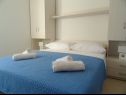 Apartementen At the sea - 5 M from the beach : A1(2+3), A2(2+2), A3(8+2), A4(2+2), A5(2+2), A6(4+1) Klek - Riviera Dubrovnik  - Appartement - A2(2+2): slaapkamer