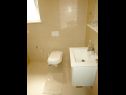 Apartementen At the sea - 5 M from the beach : A1(2+3), A2(2+2), A3(8+2), A4(2+2), A5(2+2), A6(4+1) Klek - Riviera Dubrovnik  - Appartement - A2(2+2): badkamer met toilet