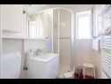 Apartementen en kamers Villa Bouganvillea - sea view & garden: A1 Deluxe (2+1), A2 Superior (2+1), A3 Comfort (2+1), A4 Premium (2+1), R1 Deluxe (2), R2 Comfort (2) Mlini - Riviera Dubrovnik  - Appartement - A3 Comfort (2+1): badkamer met toilet