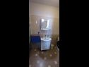 Apartementen More 1 - sea front: SA1(2+2) Savar - Eiland Dugi otok  - Studio-appartment - SA1(2+2): badkamer met toilet