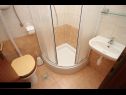 Apartementen Zvone - at the water front: A2(4), A1(2+2) Veli Rat - Eiland Dugi otok  - Appartement - A2(4): badkamer met toilet
