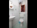 Apartementen Darka - free parking A1 Mali(2+1), A2 Veliki(2+2) Zman - Eiland Dugi otok  - Appartement - A1 Mali(2+1): badkamer met toilet