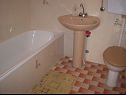 Apartementen Smil - 30 m from sea: A1(4) Sucuraj - Eiland Hvar  - Appartement - A1(4): badkamer met toilet