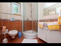 Apartementen Jole -  70m from the sea A1 priz(4), SA2 priz(2), A3 I kat(4), SA4 I kat(2), A5 II kat(4), SA6 II kat(2) Vrboska - Eiland Hvar  - Appartement - A1 priz(4): badkamer met toilet