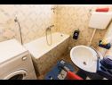 Apartementen Sea View - 7 m from beach: A1(5+1) Baai Zarace (Gdinj) - Eiland Hvar  - Kroatië  - Appartement - A1(5+1): badkamer met toilet