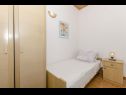 Apartementen Maca - seafront: A1(5), A2(6+1) Baai Zarace (Gdinj) - Eiland Hvar  - Appartement - A1(5): slaapkamer
