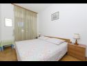 Apartementen Maca - seafront: A1(5), A2(6+1) Baai Zarace (Gdinj) - Eiland Hvar  - Appartement - A2(6+1): slaapkamer