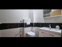 Apartementen Real - 10 m from sea : A7(2+2), A8(2+2) Medulin - Istrië  - Appartement - A7(2+2): badkamer met toilet