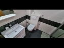 Apartementen Real - 10 m from sea : A7(2+2), A8(2+2) Medulin - Istrië  - Appartement - A8(2+2): badkamer met toilet
