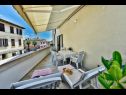 Apartementen Ariana - central & comfy: A1(4) Porec - Istrië  - uitzicht vanaf terras
