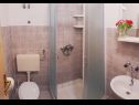 Apartementen Liza - 80 M from the sea : SA1(2), A2(2), A3(3) Korcula - Eiland Korcula  - Studio-appartment - SA1(2): badkamer met toilet