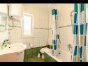 Apartementen Mir - perfect location & cosy: A1(4+2), A2(2+1), SA3(2), SA4(2) Korcula - Eiland Korcula  - Appartement - A1(4+2): badkamer met toilet