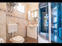 Apartementen Mir - perfect location & cosy: A1(4+2), A2(2+1), SA3(2), SA4(2) Korcula - Eiland Korcula  - Studio-appartment - SA3(2): badkamer met toilet
