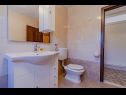 Apartementen Mir - perfect location & cosy: A1(4+2), A2(2+1), SA3(2), SA4(2) Korcula - Eiland Korcula  - Studio-appartment - SA4(2): badkamer met toilet