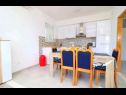 Apartementen Sunny - 50 m from sea: A2(4) Lumbarda - Eiland Korcula  - Appartement - A2(4): keuken en eetkamer