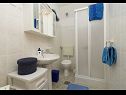 Apartementen Dijana - 20m from the sea A1 Antica(4+1), A2 Diana(2+1), A3 Mirela(2+1) Prigradica - Eiland Korcula  - Appartement - A3 Mirela(2+1): badkamer met toilet