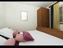 Apartementen Dijana - 20m from the sea A1 Antica(4+1), A2 Diana(2+1), A3 Mirela(2+1) Prigradica - Eiland Korcula  - Appartement - A3 Mirela(2+1): slaapkamer