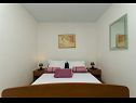 Apartementen Dijana - 20m from the sea A1 Antica(4+1), A2 Diana(2+1), A3 Mirela(2+1) Prigradica - Eiland Korcula  - Appartement - A3 Mirela(2+1): slaapkamer
