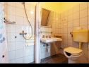 Apartementen Željko - amazing sea view: A1 Lucija(2), A2 Ivan(4), A3 Zeljka(4) Racisce - Eiland Korcula  - Appartement - A1 Lucija(2): badkamer met toilet
