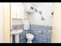 Apartementen Niks - terrace & sea view: A1(4), A2(2) Vela Luka - Eiland Korcula  - Appartement - A2(2): badkamer met toilet