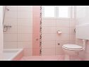 Apartementen Vola A1(2), A2(2) Vrbnik - Eiland Krk  - Appartement - A1(2): badkamer met toilet