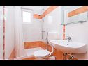 Apartementen Vola A1(2), A2(2) Vrbnik - Eiland Krk  - Appartement - A2(2): badkamer met toilet
