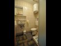Apartementen Pava SA1 (2), SA2 (2) Vrbnik - Eiland Krk  - Studio-appartment - SA2 (2): badkamer met toilet