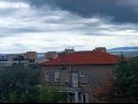 Apartementen Vatro - with balcony and free parking: A1(2+1) Rijeka - Kvarner  - uitzicht vanaf balkon (huis en omgeving)