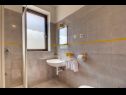 Apartementen Eli - 100 m from sea: A1(4), A2(2) Mali Losinj - Eiland Losinj  - Appartement - A2(2): badkamer met toilet