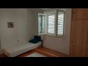 Apartementen Mirjana: sea view & balcony: A1 MN (2+1), A2 JN (2+1) Baska Voda - Riviera Makarska  - Appartement - A1 MN (2+1): slaapkamer