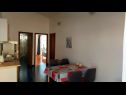 Apartementen Mirjana: sea view & balcony: A1 MN (2+1), A2 JN (2+1) Baska Voda - Riviera Makarska  - Appartement - A2 JN (2+1): keuken en eetkamer