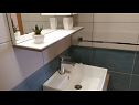 Apartementen Marijo - with parking: SA1(2), A2(2+2), A3(2+2) Baska Voda - Riviera Makarska  - Appartement - A2(2+2): badkamer met toilet