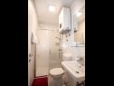 Apartementen Anđelko - air conditioning: A1(6+2), A2(6+2) Baska Voda - Riviera Makarska  - Appartement - A1(6+2): badkamer met toilet