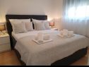 Apartementen Villa Esse - heated pool & seaview: A1(2+2), A2(4+2), A3(2+2), A4(4+2), A5(2+2) Baska Voda - Riviera Makarska  - Appartement - A3(2+2): slaapkamer