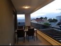 Apartementen Villa Esse - heated pool & seaview: A1(2+2), A2(4+2), A3(2+2), A4(4+2), A5(2+2) Baska Voda - Riviera Makarska  - Appartement - A4(4+2): overdekt terras