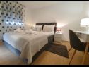 Apartementen Villa Esse - heated pool & seaview: A1(2+2), A2(4+2), A3(2+2), A4(4+2), A5(2+2) Baska Voda - Riviera Makarska  - Appartement - A4(4+2): slaapkamer