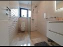 Apartementen Villa Esse - heated pool & seaview: A1(2+2), A2(4+2), A3(2+2), A4(4+2), A5(2+2) Baska Voda - Riviera Makarska  - Appartement - A5(2+2): badkamer met toilet