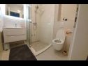 Apartementen Villa Esse - heated pool & seaview: A1(2+2), A2(4+2), A3(2+2), A4(4+2), A5(2+2) Baska Voda - Riviera Makarska  - Appartement - A2(4+2): badkamer met toilet