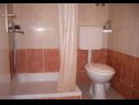 Apartementen Josip II - 150 m from beach with free parking: SA4(2+1), SA5(3), A6(4) Baska Voda - Riviera Makarska  - Studio-appartment - SA5(3): badkamer met toilet
