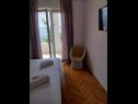 Apartementen Josip - 150 m from beach with free parking A1(3), A2(5), A3(2+2) Baska Voda - Riviera Makarska  - Appartement - A2(5): slaapkamer