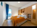 Apartementen Marko - amazing sea view: A1(2+2), A2(2+3), A4(2+2), A5(2+3), A6(4+2), A7(2+2), A8(2+1) Brela - Riviera Makarska  - Appartement - A7(2+2): slaapkamer