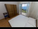 Apartementen Miljko - 80 m from beach: A1(6), SA2(2), A10(4+1), A11(2+2) Brela - Riviera Makarska  - Appartement - A10(4+1): slaapkamer