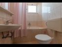 Apartementen Ruze - 200 m from sea : A1(6+1), A2(8+1) Brela - Riviera Makarska  - Appartement - A2(8+1): badkamer met toilet
