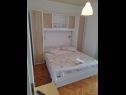 Apartementen Mare - 150 m from beach SA1(2), A2(4+1), A3(4+2) Brela - Riviera Makarska  - Appartement - A2(4+1): slaapkamer