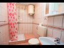 Apartementen en kamers Hope - 30m to the sea & seaview: R1(3), R3(3), A2(3), A4(4) Brela - Riviera Makarska  - Appartement - A2(3): badkamer met toilet