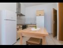 Apartementen Gordan - apartments by the sea: A1(3+1), A2(3+1), A3(2) Brist - Riviera Makarska  - Appartement - A1(3+1): keuken en eetkamer